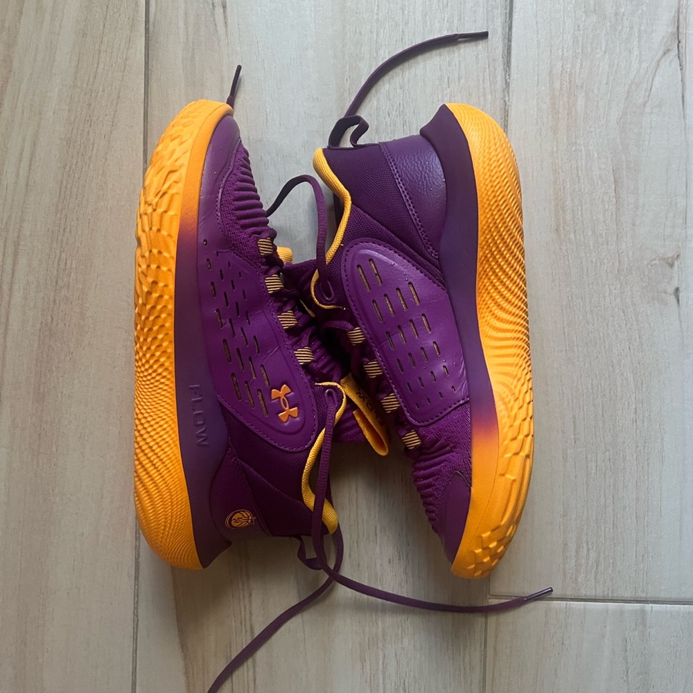 Under Armour BreakThru Plum Basketball shoes Kelsey Plum Limited Edition